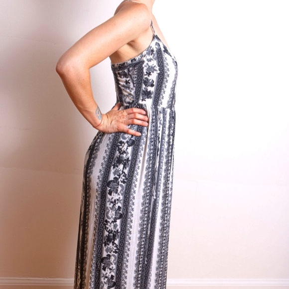 Boho Maxi Dress with Slit - Picture 3 of 4
